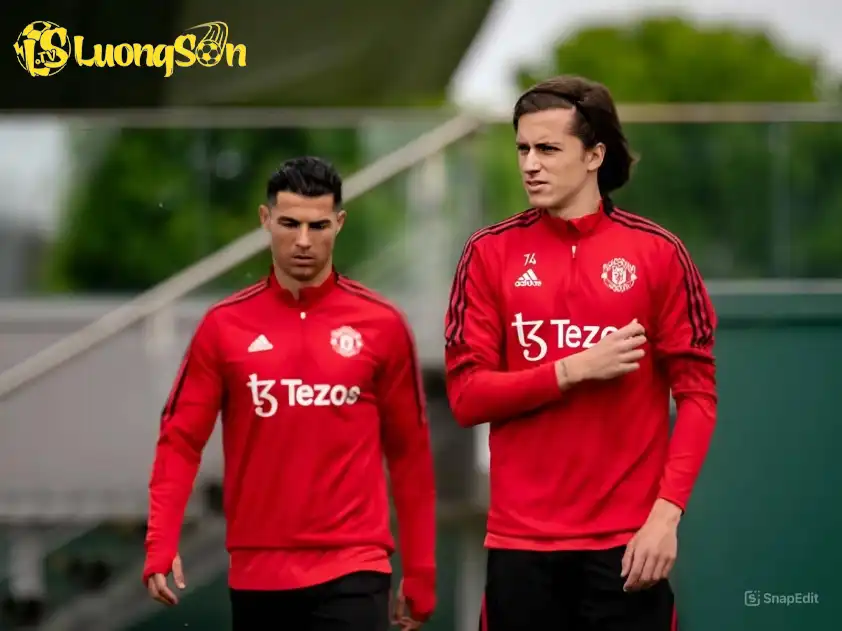 Alvaro Carreras đã từng có khoảng thời gian ở MU nhưng không thành công (Ảnh: ESPN) Alvaro Carreras đã từng có khoảng thời gian ở MU nhưng không thành công