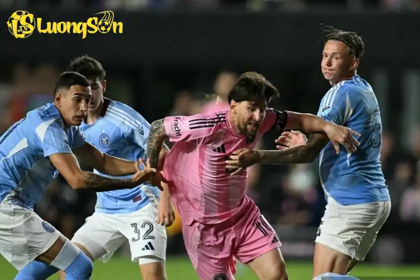 Với lợi thế sân nhà cùng phong độ ấn tượng, New York City được dự đoán sẽ nối dài chuỗi thắng. Với lợi thế sân nhà cùng phong độ ấn tượng, New York City được dự đoán sẽ nối dài chuỗi thắng.