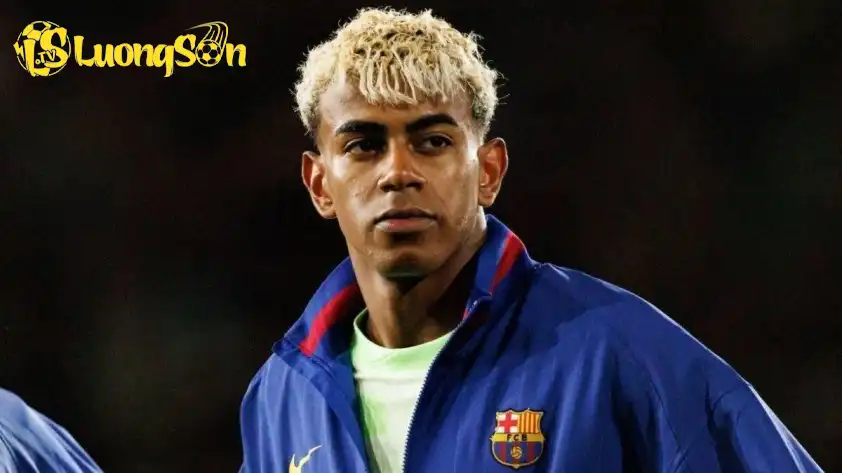 Yamal phải đối diện thách thức từ truyền thông khi nổi tiếng quá sớm (Ảnh: Mirror) Yamal phải đối diện thách thức từ truyền thông khi nổi tiếng quá sớm (Ảnh: Mirror)