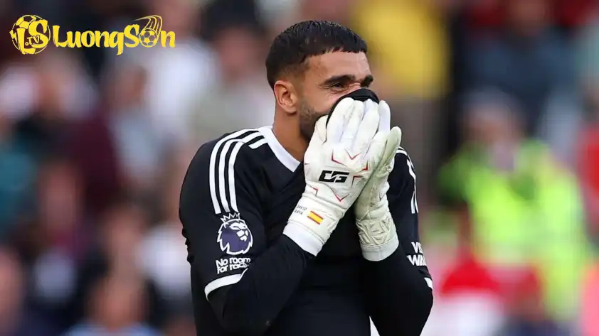 David Raya than phiền về quả bóng sau bàn thua (Ảnh: GOAL) David Raya than phiền về quả bóng sau bàn thua (Ảnh: GOAL)