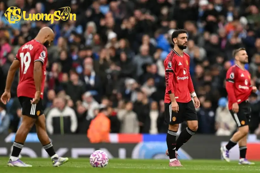 MU tiếp tục thể hiện phong độ tệ hại tại Ngoại hạng Anh (Ảnh: UnitedNews). MU tiếp tục thể hiện phong độ tệ hại tại Ngoại hạng Anh (Ảnh: UnitedNews).