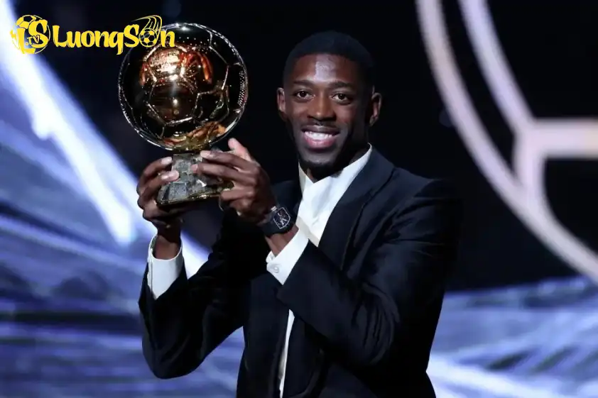 Ousmane Dembélé của Paris Saint-Germain đã giành Quả bóng Vàng đầu tiên trong sự nghiệp (Ảnh: The Sun). Ousmane Dembélé của Paris Saint-Germain đã giành Quả bóng Vàng đầu tiên trong sự nghiệp