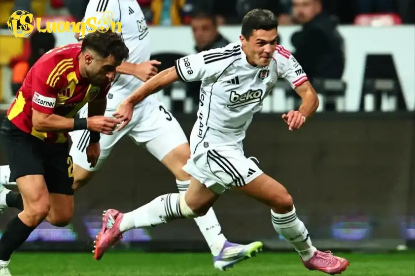 Besiktas được đánh giá mạnh hơn rất nhiều trong trận đấu này Besiktas được đánh giá mạnh hơn rất nhiều trong trận đấu này