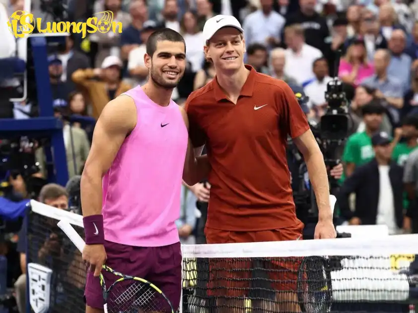 Jannik Sinner dành lời khen cho Carlos Alcaraz sau trận chung kết US Open 2025 Jannik Sinner dành lời khen cho Carlos Alcaraz sau trận chung kết US Open 2025