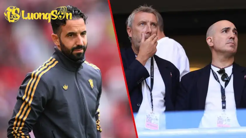 Wilcox (ở giữa) và Berrada cho rằng MU lọt vào top 6 là thành công. (Ảnh: United In Focus) Wilcox (ở giữa) và Berrada cho rằng MU lọt vào top 6 là thành công. (Ảnh: United In Focus)