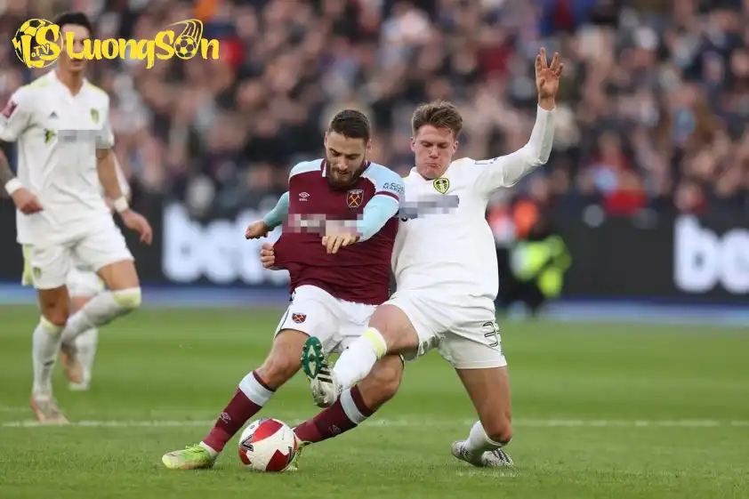 Cả Leeds và West Ham đều đang rất cần chiến thắng. (Ảnh: Internet) Cả Leeds và West Ham đều đang rất cần chiến thắng. (Ảnh: Internet)