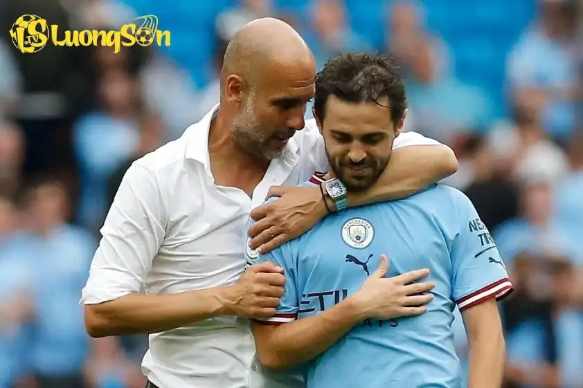 Pep Guardiola dành rất nhiều lời khen cho Bernardo Silva. Ảnh: AFP Pep Guardiola dành rất nhiều lời khen cho Bernardo Silva.