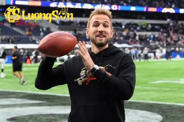 Harry Kane được đánh giá là đủ khả năng để trở thành cầu thủ bóng bầu dục. Ảnh: TalkSport Harry Kane được đánh giá là đủ khả năng để trở thành cầu thủ bóng bầu dục.