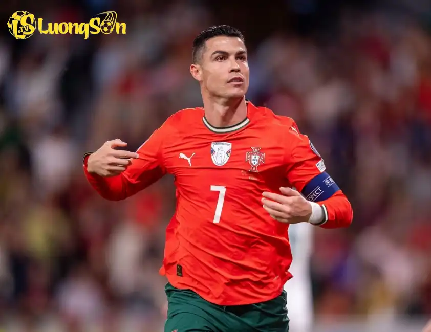 Ronaldo hiện là chân sút có nhiều bàn thắng nhất trong lịch sử bóng đá Ronaldo hiện là chân sút có nhiều bàn thắng nhất trong lịch sử bóng đá