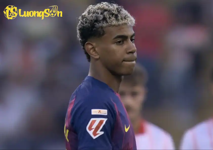 Yamal có trận đấu tệ trước Real - Ảnh: @TouchlineX Yamal có trận đấu tệ trước Real