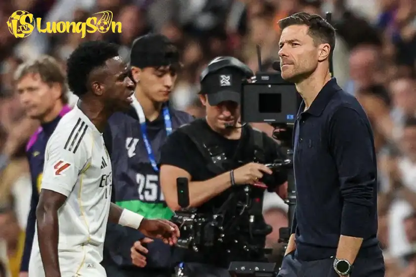 Vinicius cũng đã lên tiếng xin lỗi về vấn đề xảy ra tại trận 'siêu kinh điển' Vinicius cũng đã lên tiếng xin lỗi về vấn đề xảy ra tại trận 'siêu kinh điển'