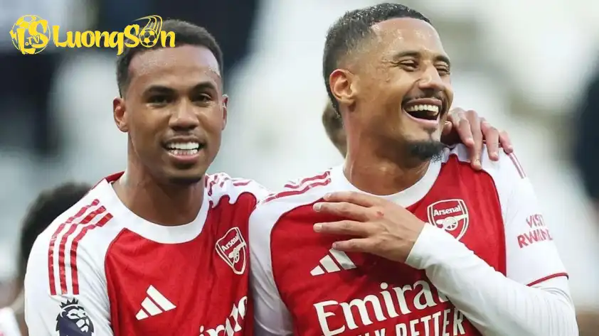 Arsenal đã san bằng kỷ lục phòng ngự của MU (Ảnh: The Sun) Arsenal đã san bằng kỷ lục phòng ngự của MU
