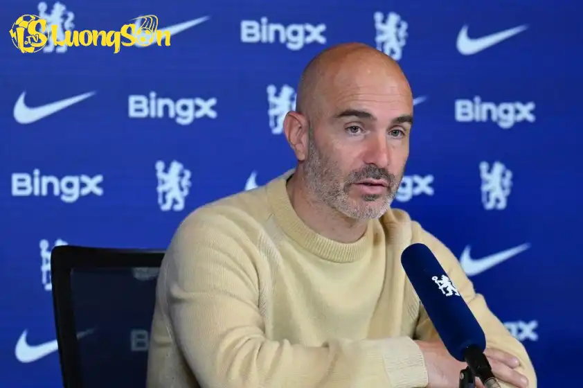 HLV Enzo Maresca lên tiếng khi có đến 7 sự thay đổi trong đội hình. HLV Enzo Maresca lên tiếng khi có đến 7 sự thay đổi trong đội hình.