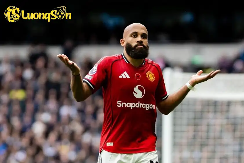 Bryan Mbeumo tỏa sáng rực rỡ trong màu áo MU Bryan Mbeumo tỏa sáng rực rỡ trong màu áo MU