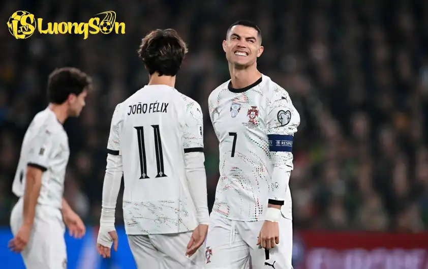 Ronaldo đứng trước nguy cơ bỏ lỡ hai trận vòng bảng tại World Cup 2026 và có thể thi đấu một trận duy nhất trong trường hợp ĐT Bồ Đào Nha bị loại Ronaldo đứng trước nguy cơ bỏ lỡ hai trận vòng bảng tại World Cup 2026