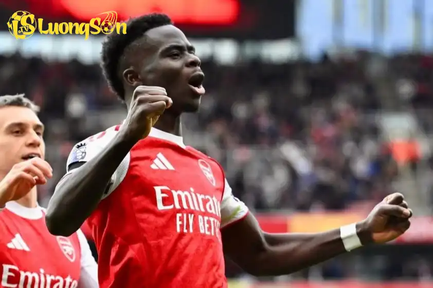 Saka được xem là ngôi sao sáng giá nhất của Arsenal hiện tại Saka được xem là ngôi sao sáng giá nhất của Arsenal hiện tại.