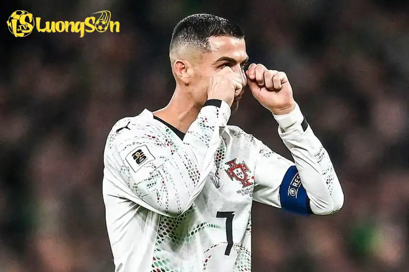 Hành động rất xấu của Ronaldo Hành động rất xấu của Ronaldo