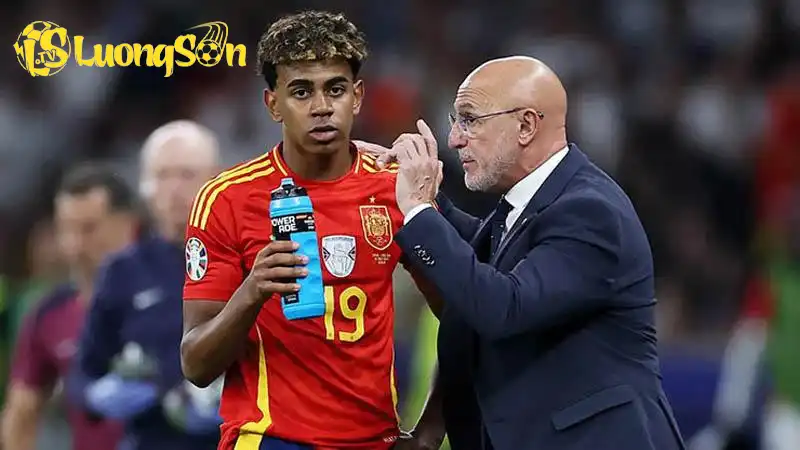 Yamal quan trọng với cả ĐT Tây Ban Nha và CLB Barca Yamal quan trọng với cả ĐT Tây Ban Nha và CLB Barca